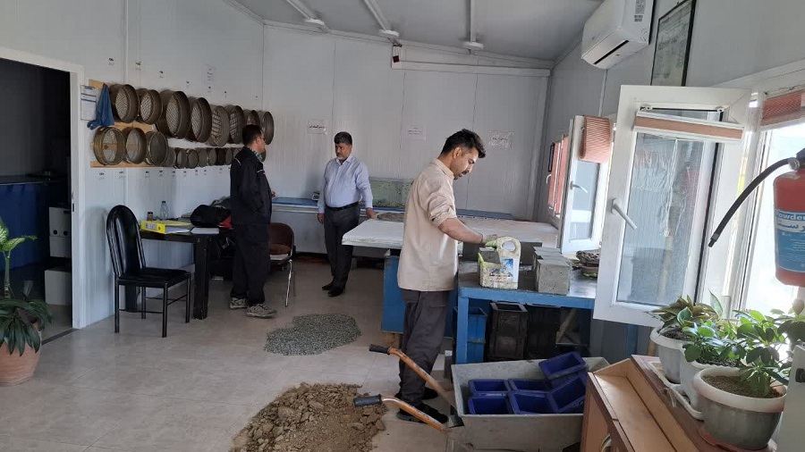بازدید مدیر آزمایشگاه فنی و مکانیک خاک استان کردستان از واحد محلی معدن طلای سقز
